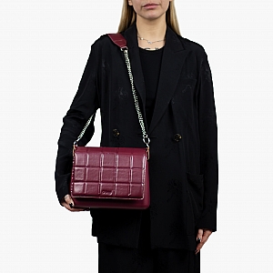 Жіноча сумка O bag glam | корпус бордо, фліп наппа з ефектом 3D, ремінець з карабіном зі вставкою наппа 3D