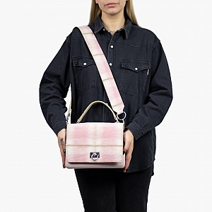 Жіноча сумка O bag glam | корпус рожевий дим, фліп з мікроручкою клітина жаккард, ремінець клітина жаккард