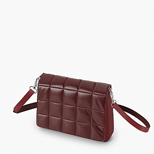 Жіноча сумка O bag glam | корпус бордо, фліп наппа з ефектом 3D, ремінець